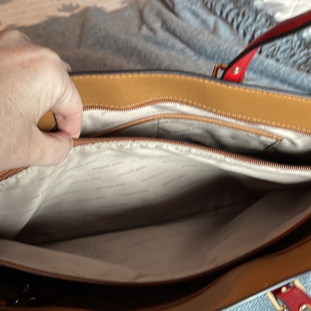 Michael Kors Handbag - Picture 6 of 7